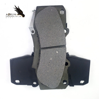 04465-0K330 ผ้าเบรคกึ่งโลหะและเซรามิคสำหรับรถญี่ปุ่นโตโยต้า